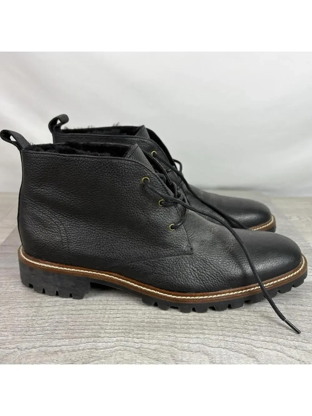 Men's NEW BANANA REPUBLIC Black Leather Chukka Boots - Size 9